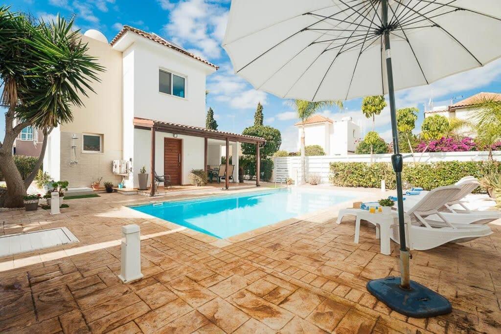 Anastasia Villa *
